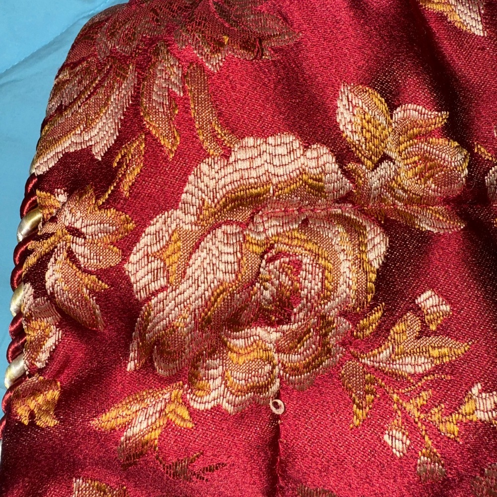 Home Collection Red Comforter with Gold Floral Jacquard - Picture 6 of 8